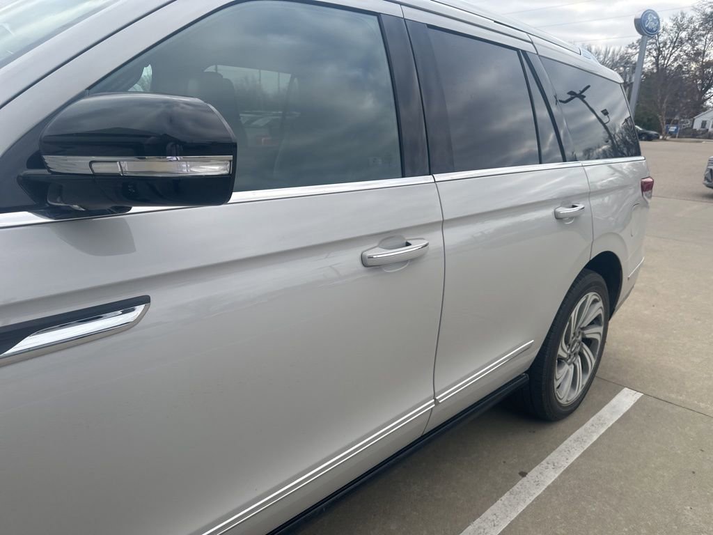 Used 2022 Lincoln Navigator Reserve image 6