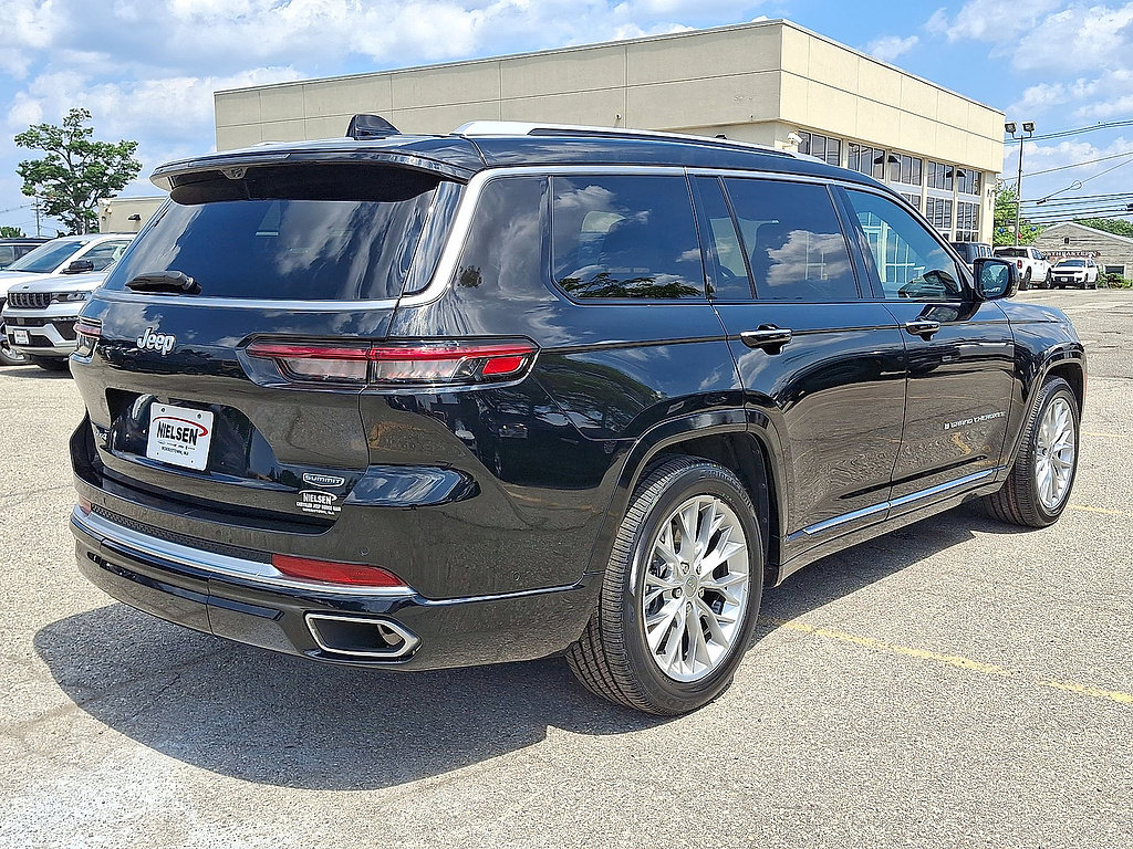 Certified 2023 Jeep Grand Cherokee L Summit w/ Advanced Protech Group IV AWD/4WD image 31