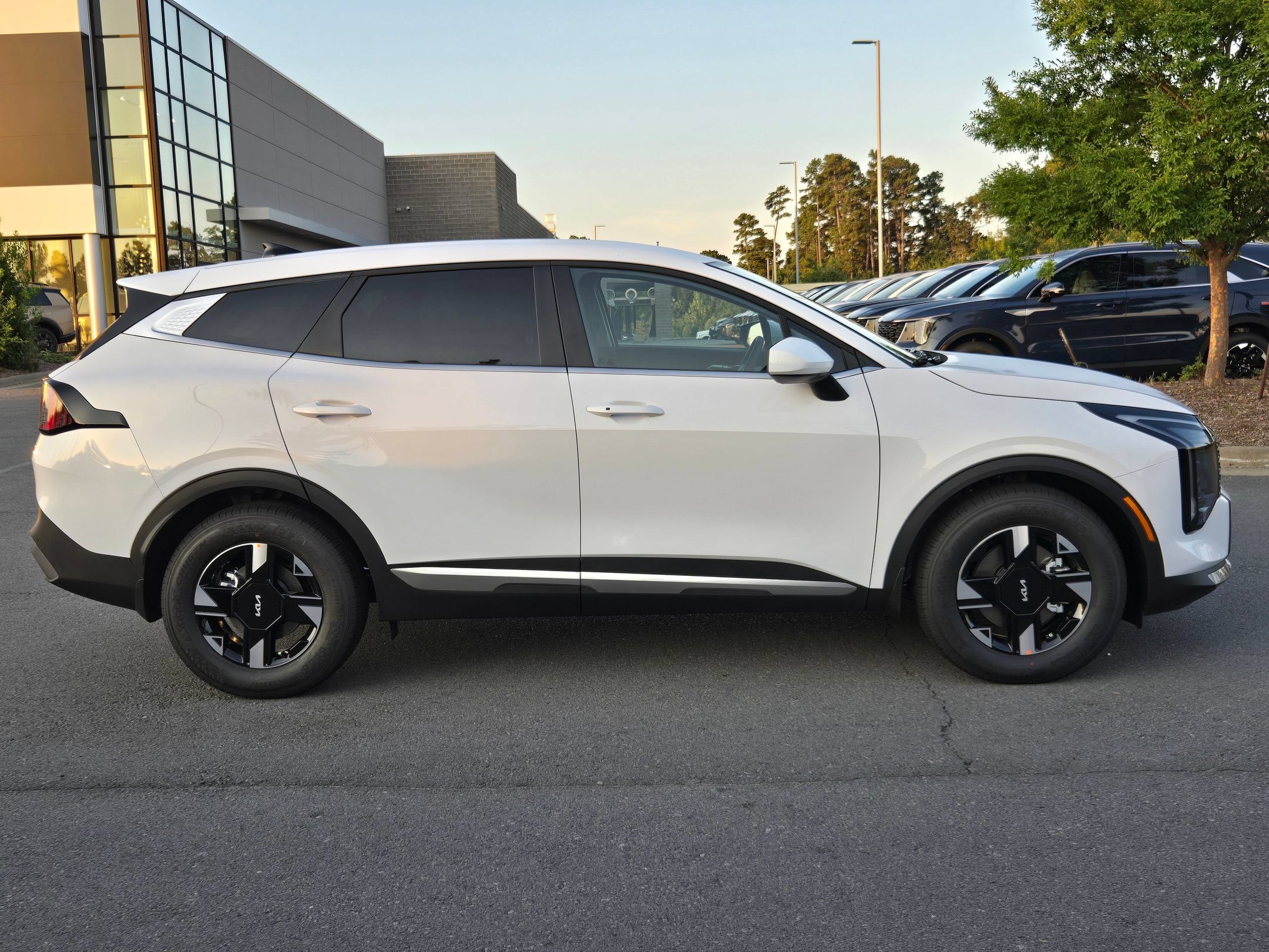 New 2026 Kia Sportage LX FWD image 8
