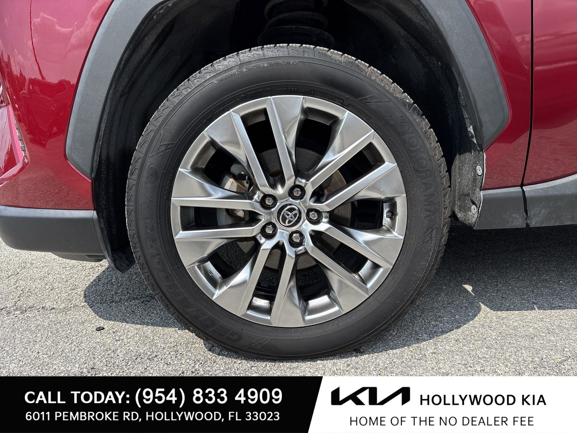 Used 2021 Toyota RAV4 XLE Premium FWD image 19