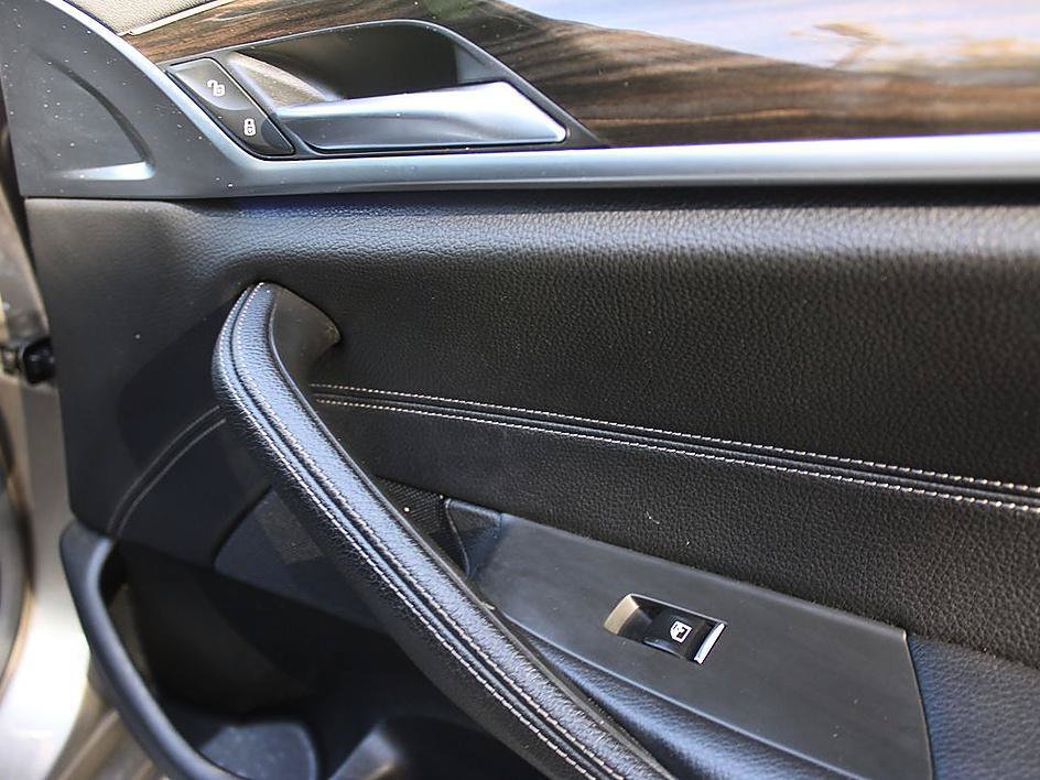 Used 2019 BMW 530e w/ Convenience Package RWD image 24
