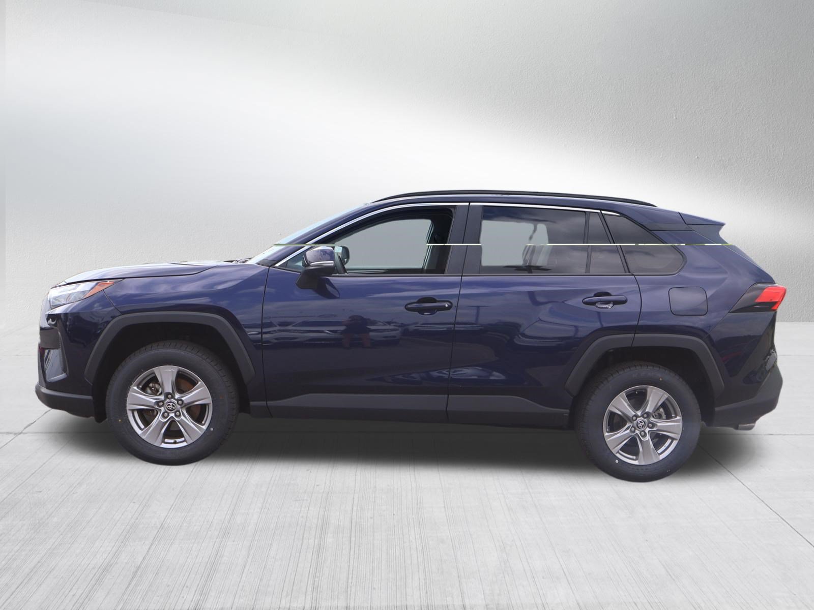 Used 2025 Toyota RAV4 XLE AWD/4WD image 4