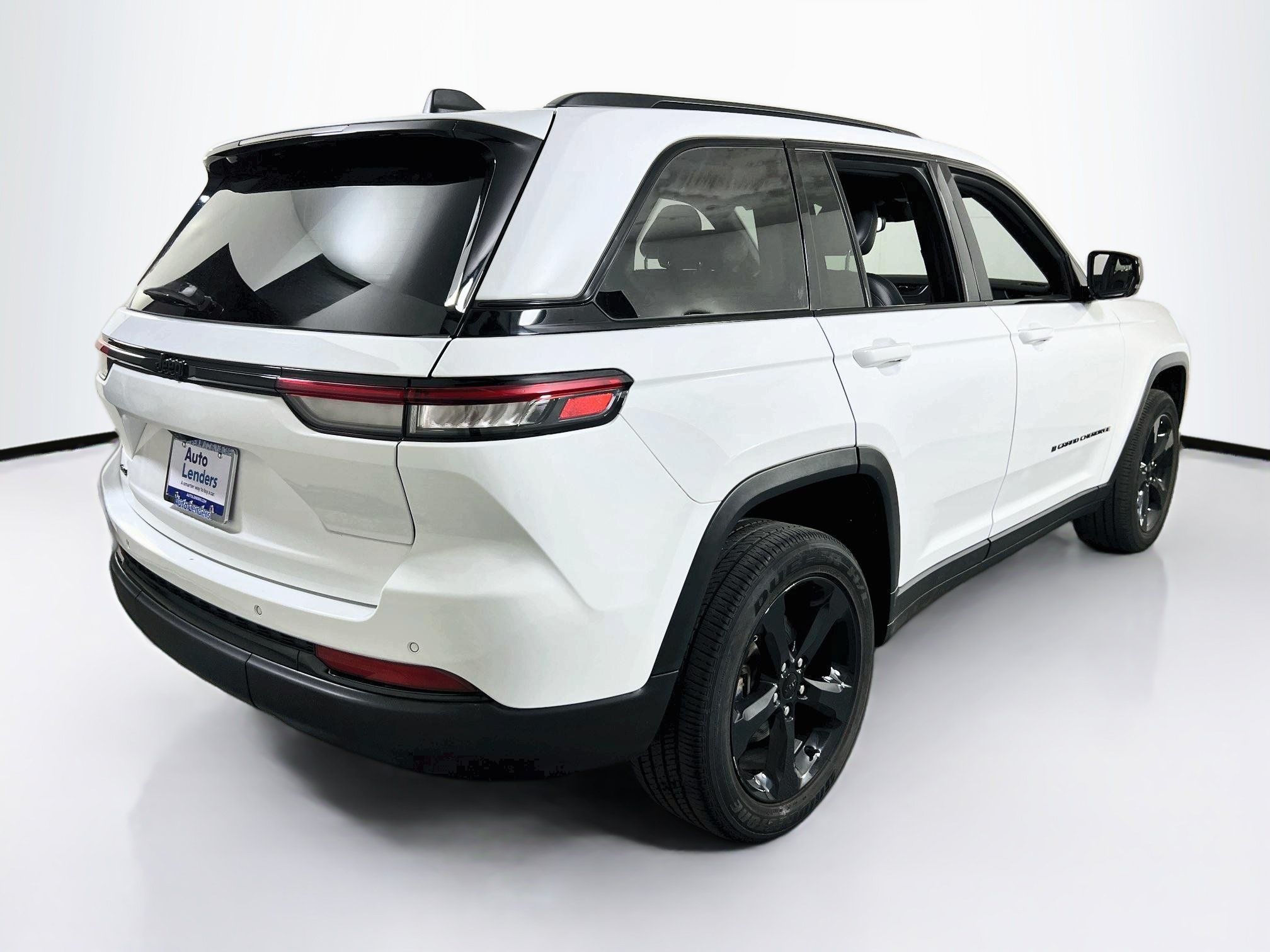 Used 2023 Jeep Grand Cherokee Altitude AWD/4WD image 5
