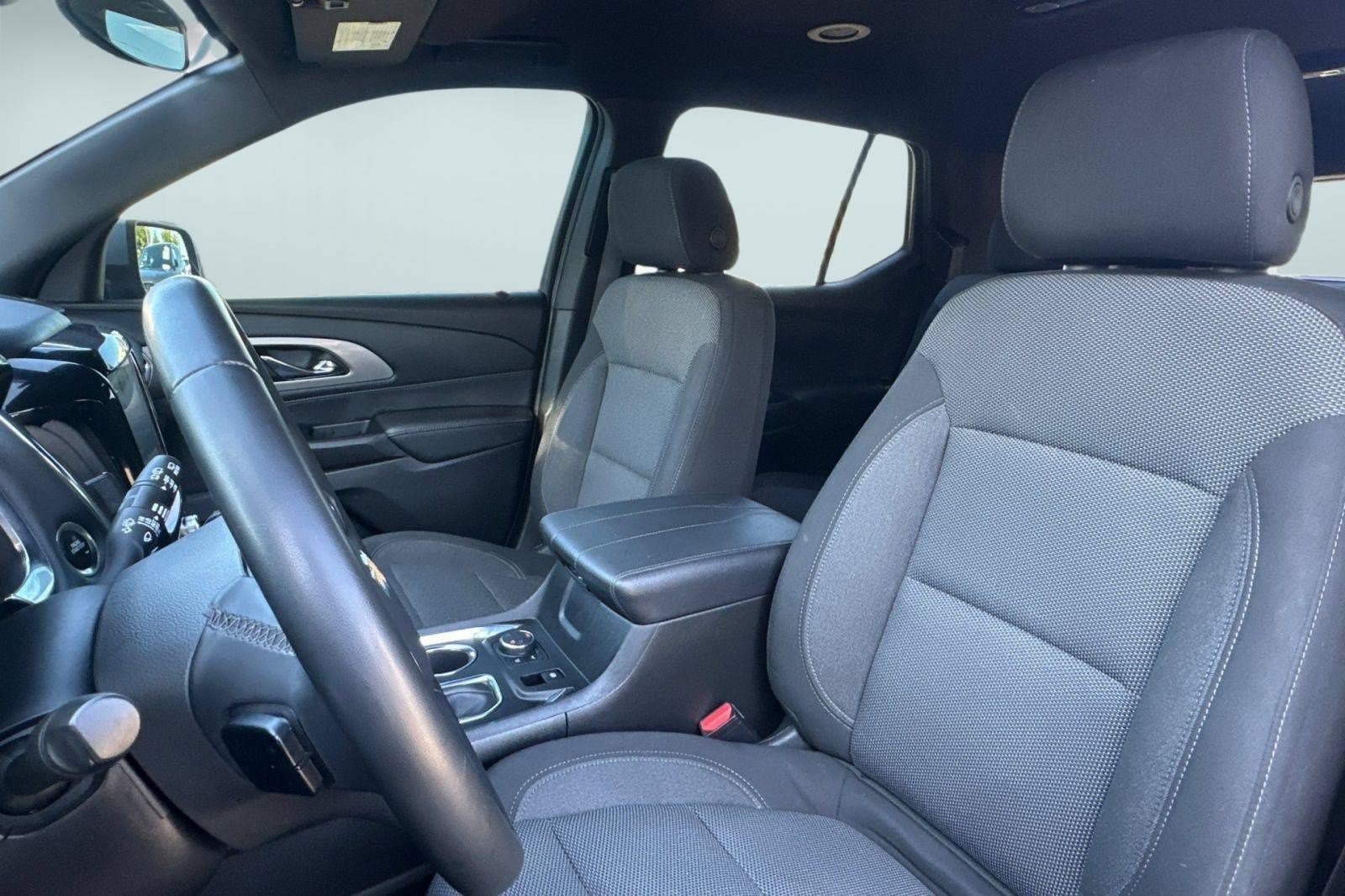 Used 2023 Chevrolet Traverse LT w/ LPO, Cargo Package AWD/4WD image 31