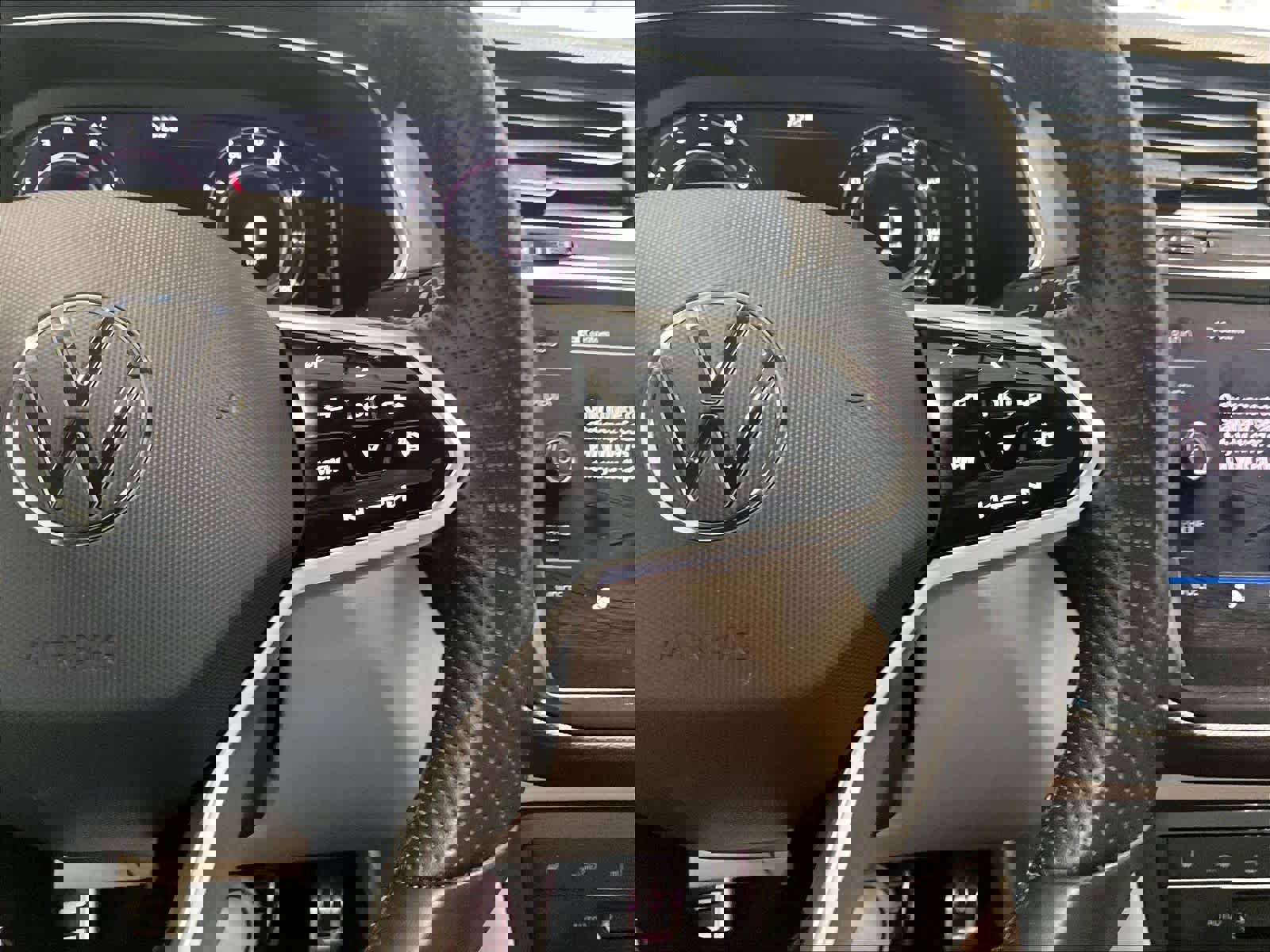 Used 2022 Volkswagen Tiguan SEL R-Line AWD/4WD image 24