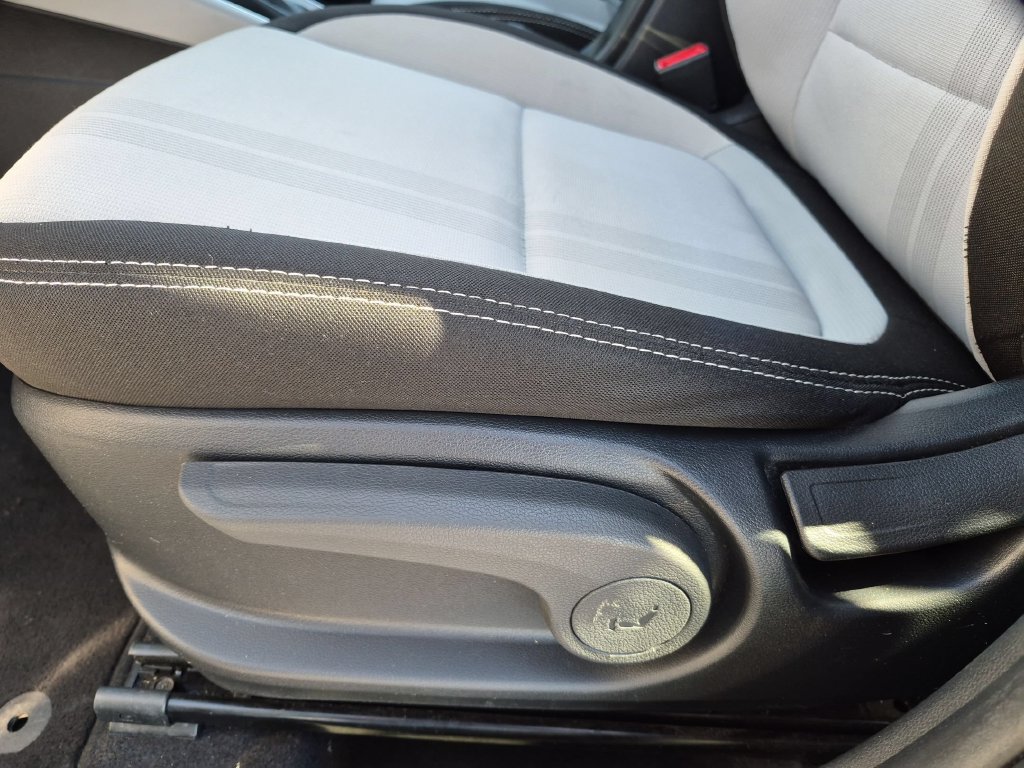 Used 2025 Hyundai Venue SEL FWD image 14