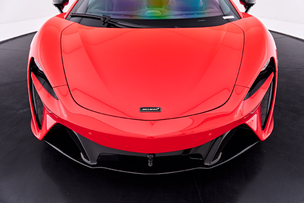 Used 2025 McLaren Artura Spider RWD image 32