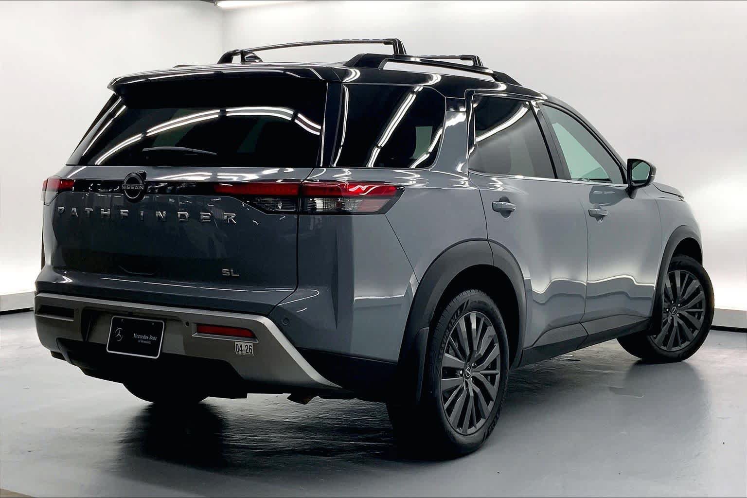 Used 2022 Nissan Pathfinder SL w/ SL Premium Package FWD image 4
