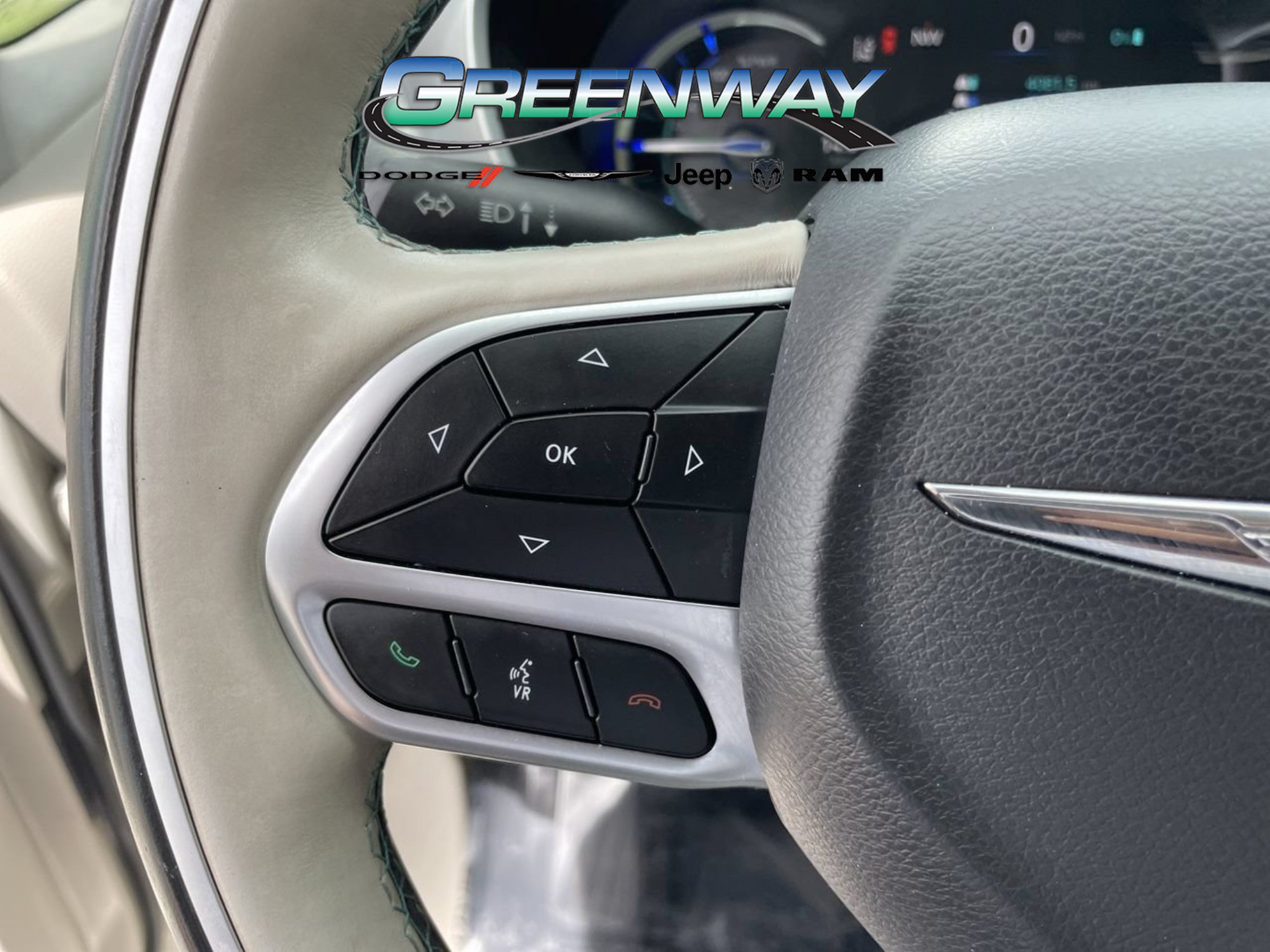 Used 2017 Chrysler Pacifica Platinum FWD image 31