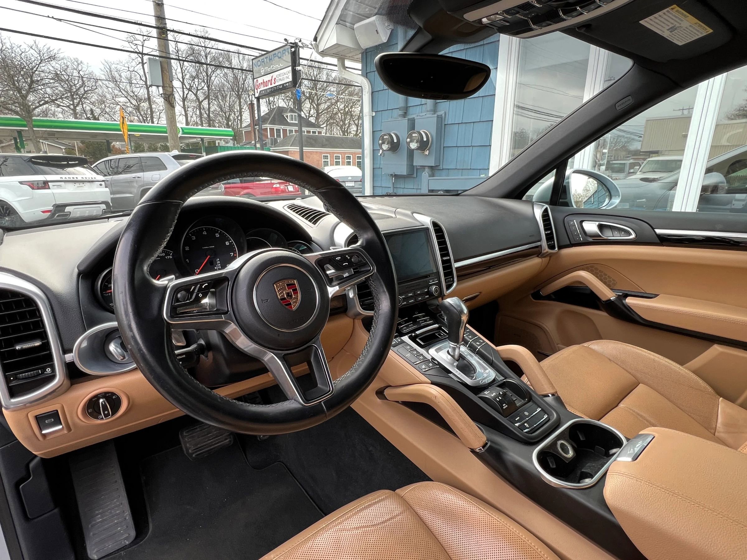 Used 2017 Porsche Cayenne Platinum Edition w/ Premium Package (PJV) image 3