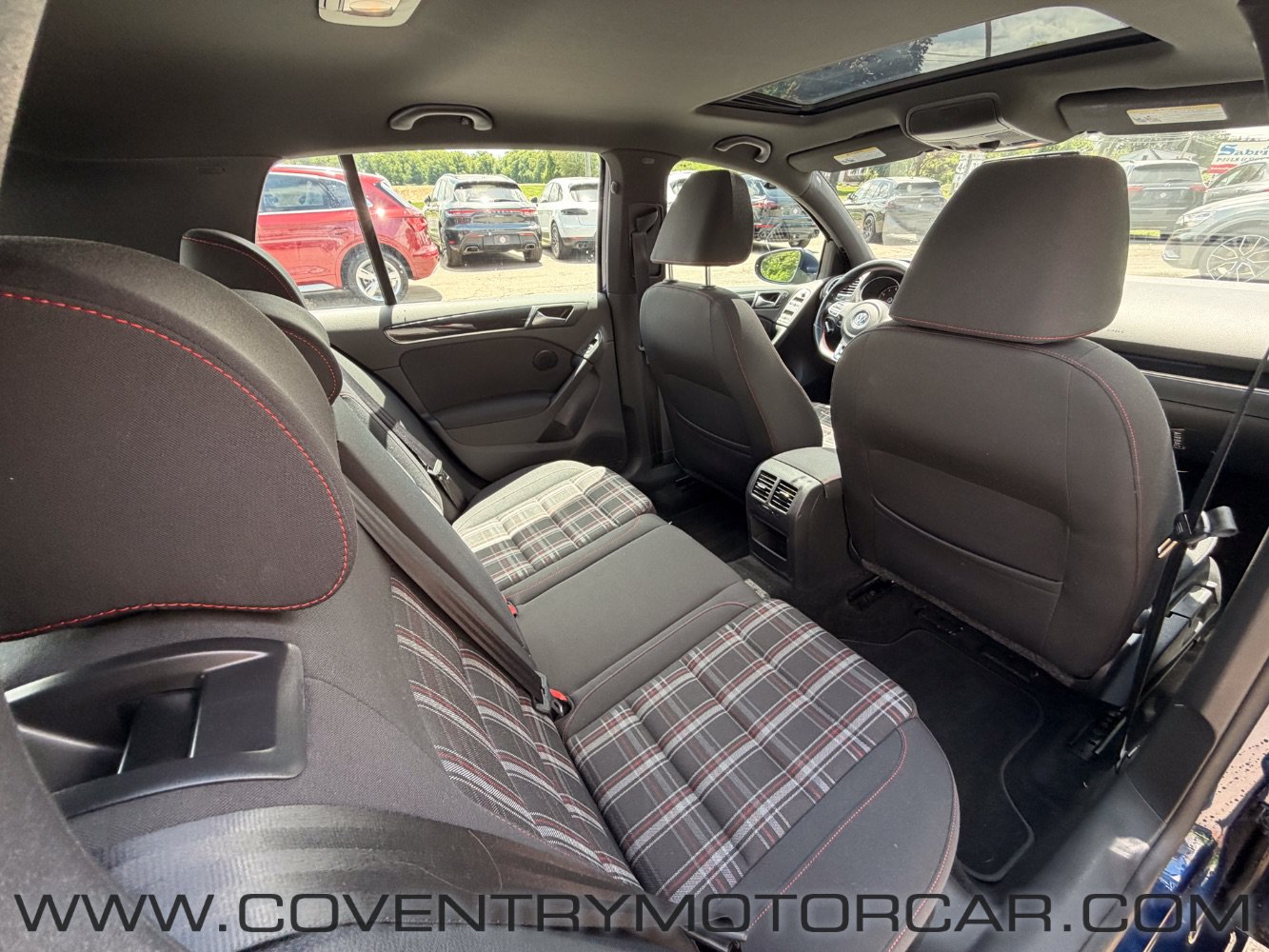 Used 2012 Volkswagen Golf 4-Door FWD image 34