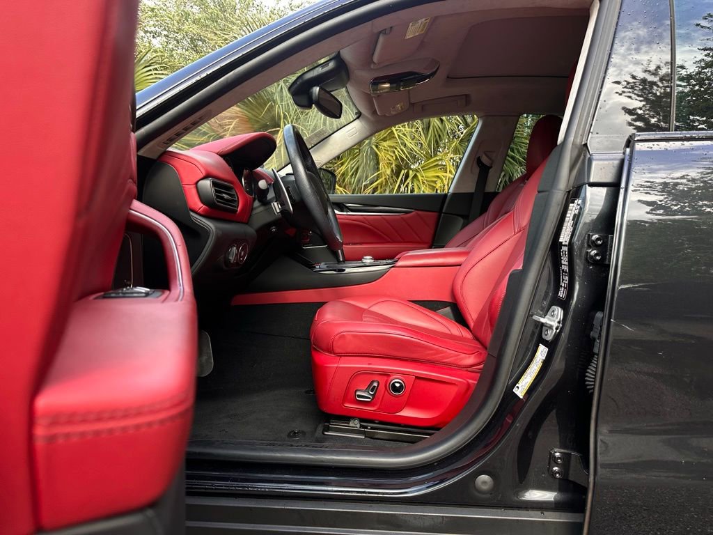 Used 2023 Maserati Levante Modena image 10
