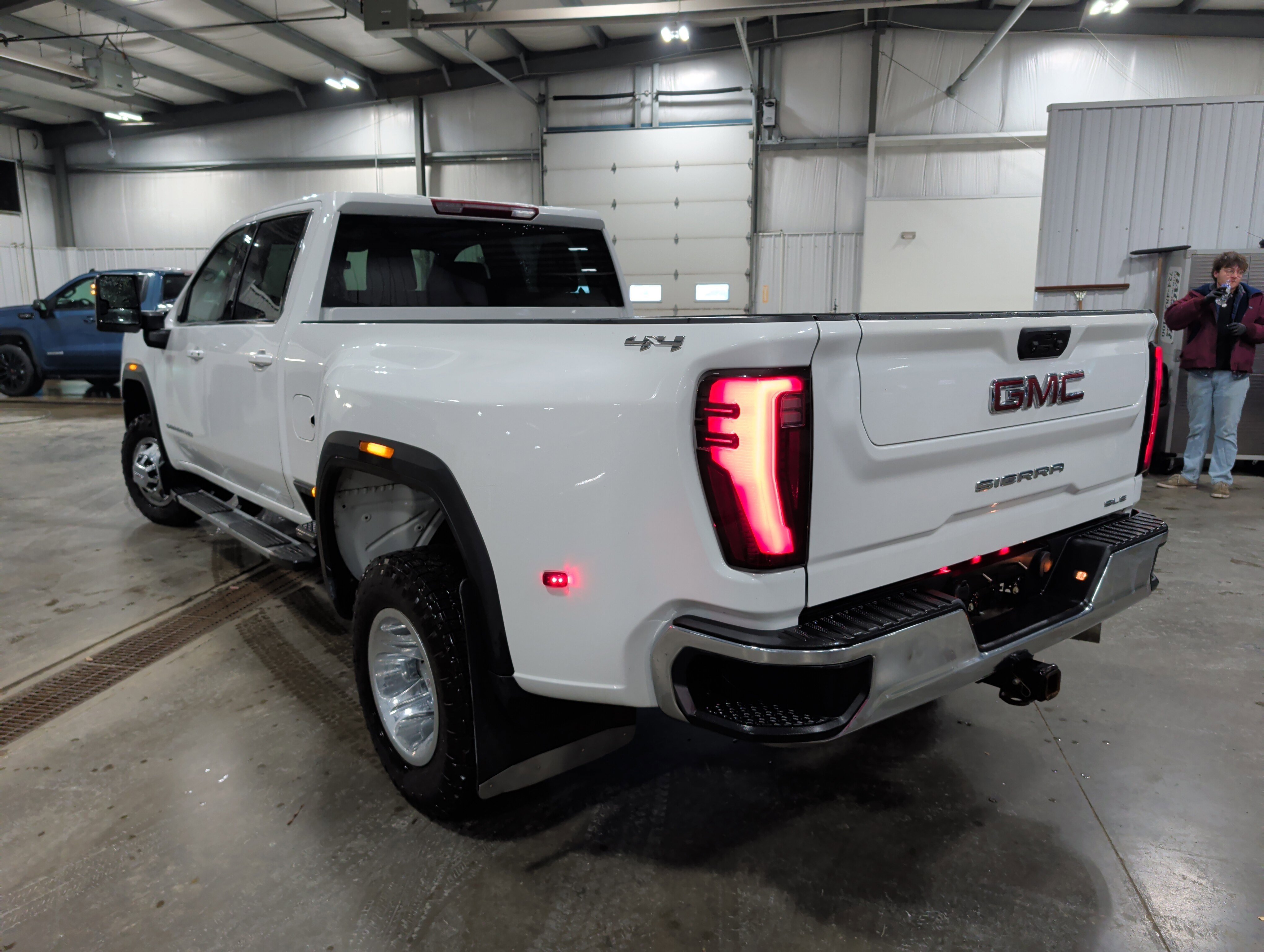 Used 2024 GMC Sierra 3500 SLE image 4