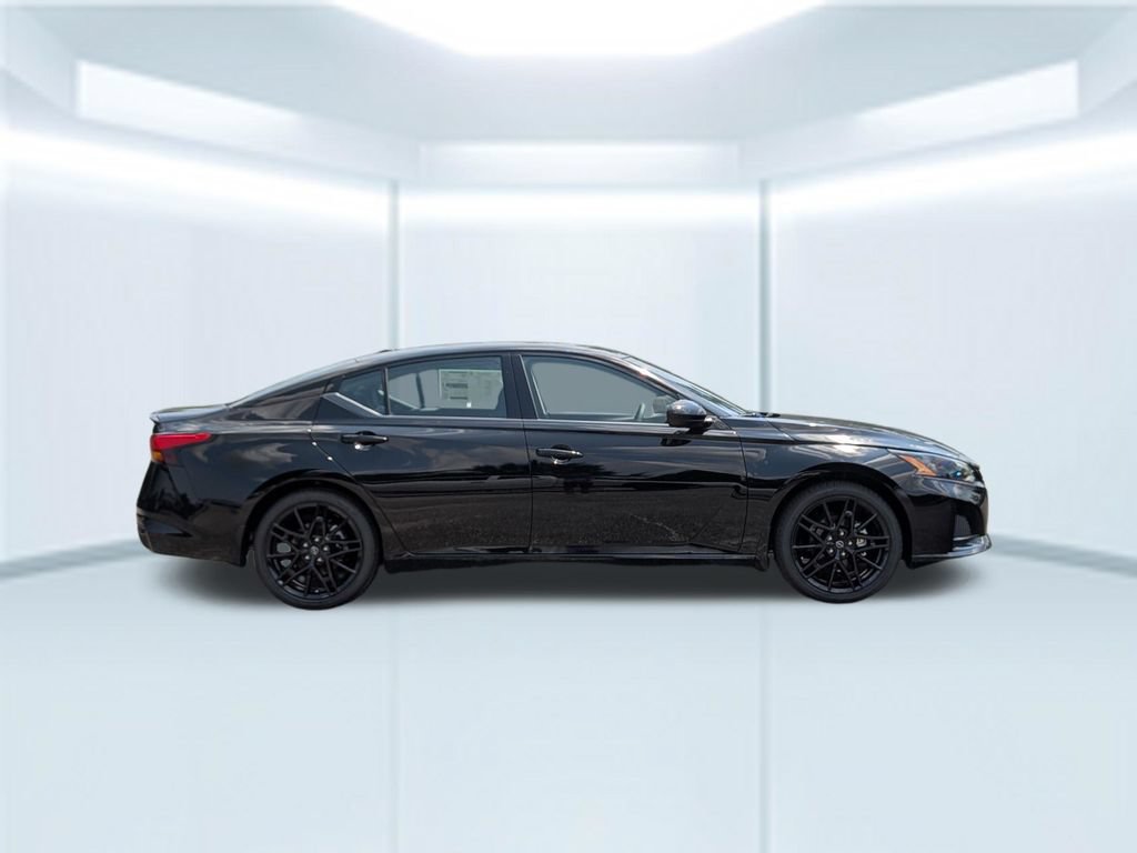 New 2026 Nissan Altima 2.5 SR w/ SR Midnight Edition Package FWD image 8