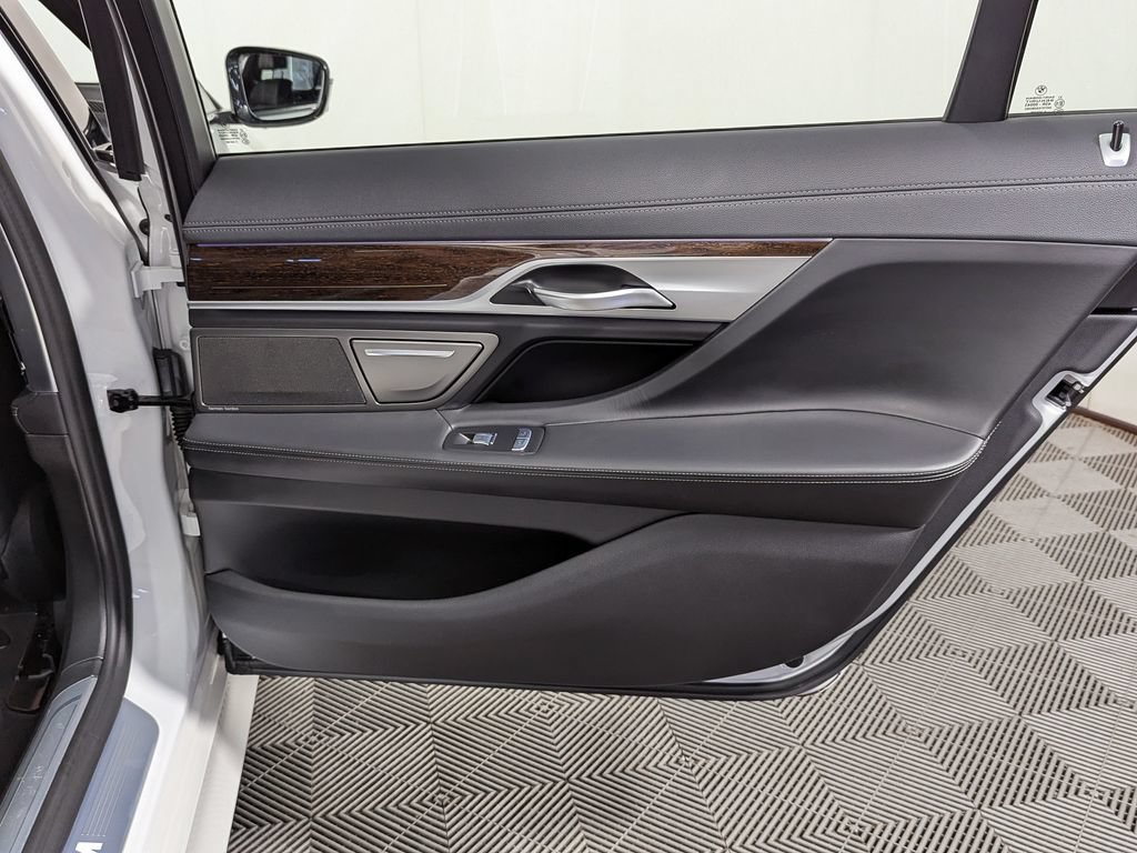 Used 2022 BMW 750i xDrive w/ M Sport Package AWD/4WD image 45
