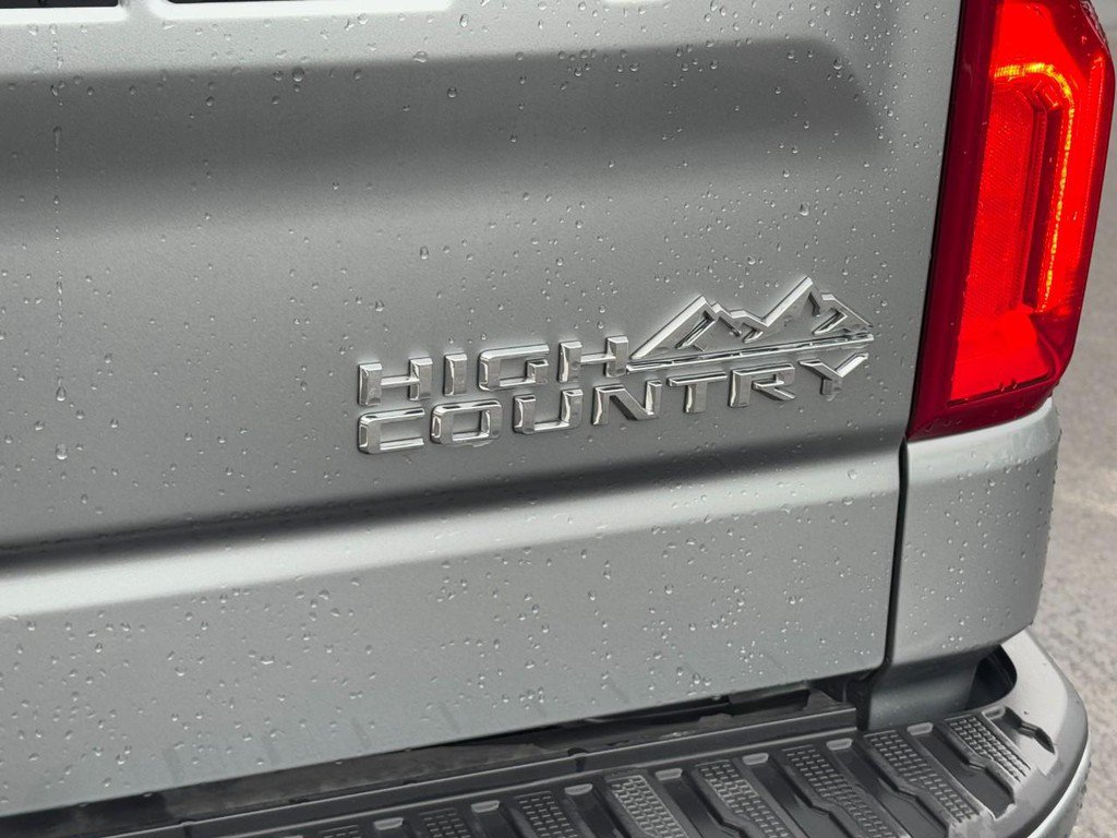 Used 2025 Chevrolet Silverado 1500 High Country w/ Technology Package AWD/4WD image 8