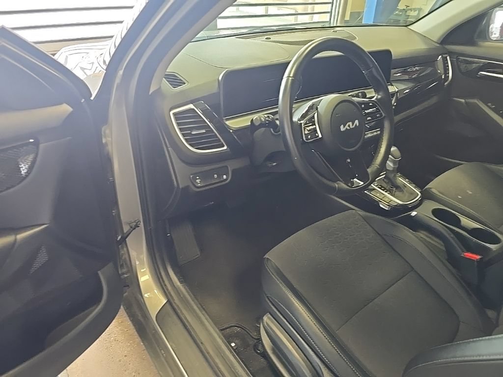 Used 2024 Kia Seltos S AWD/4WD image 5