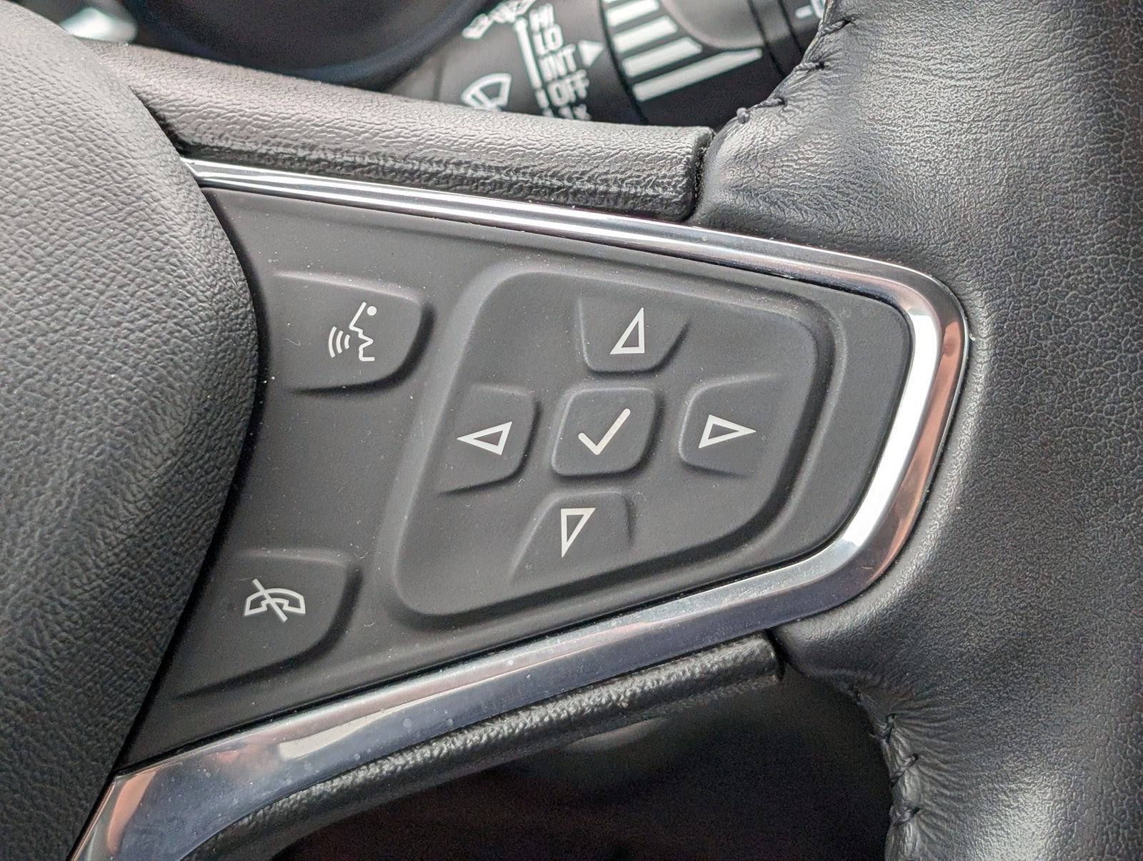 Used 2020 Chevrolet Equinox LT FWD image 25