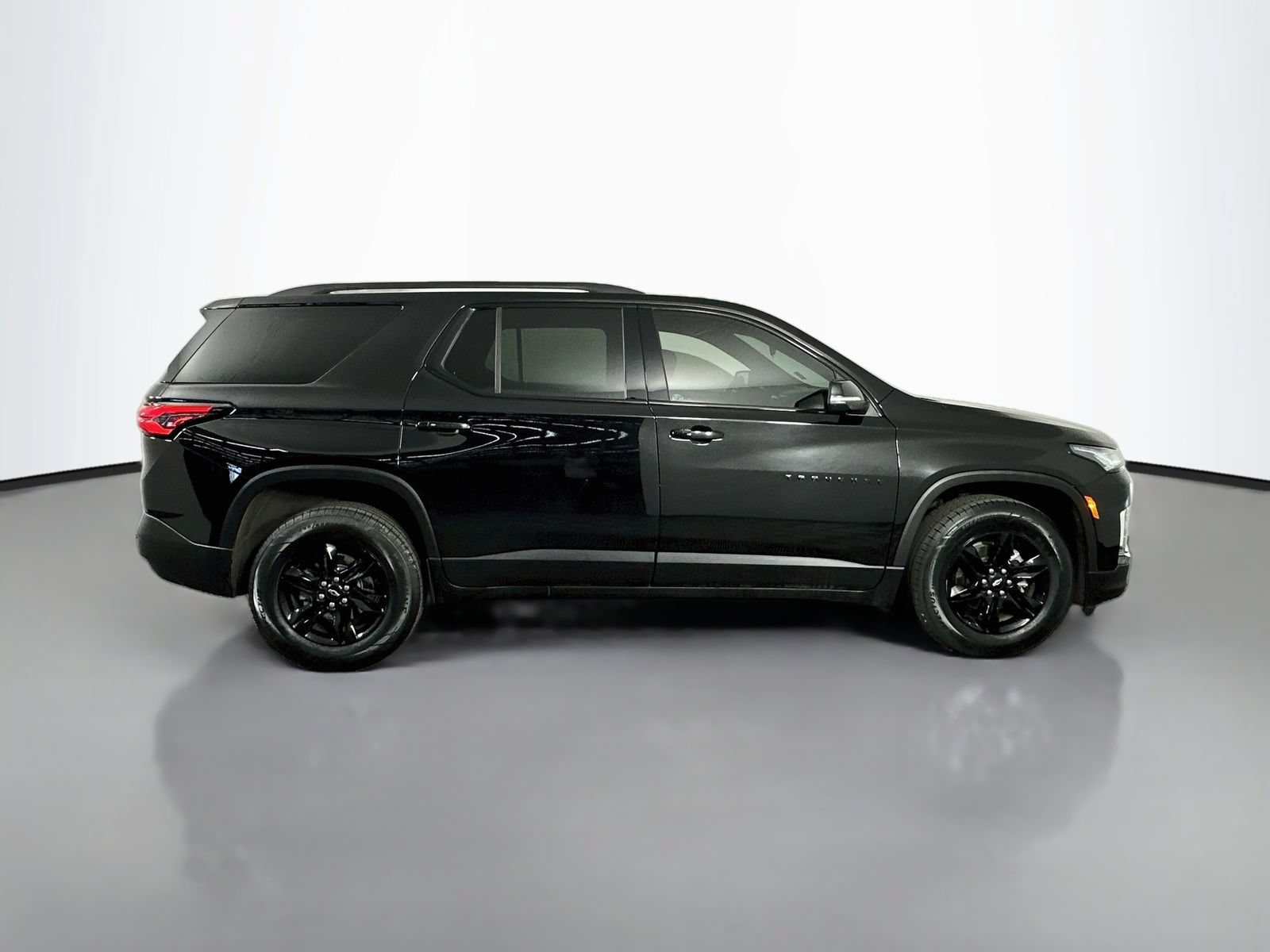 Used 2023 Chevrolet Traverse LT w/ Midnight/Sport Edition AWD/4WD image 9