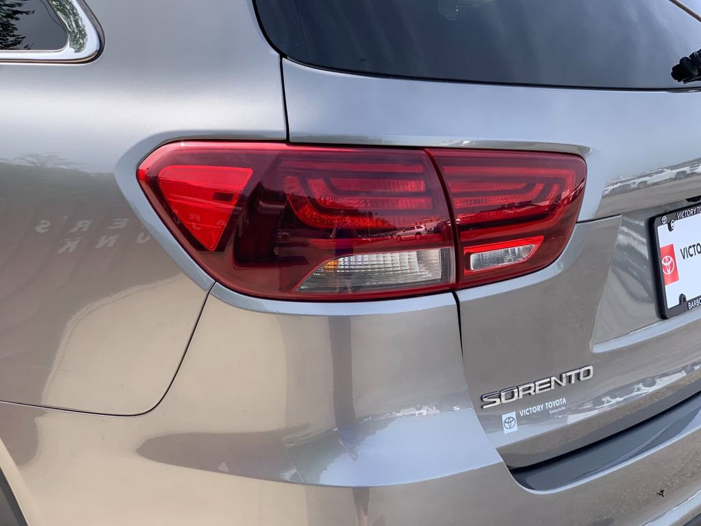 Used 2019 Kia Sorento FWD V6 image 36