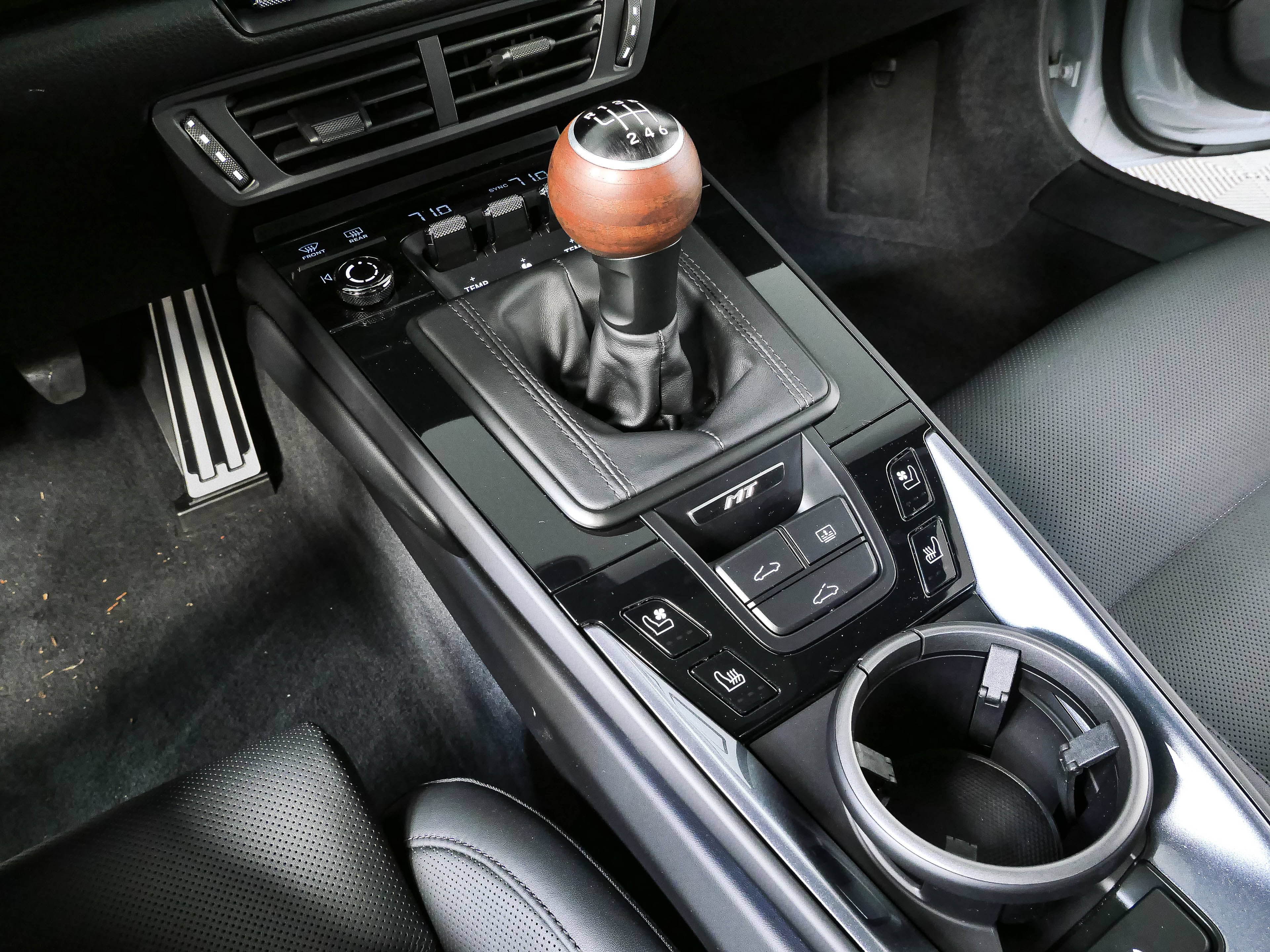 Certified 2025 Porsche 911 Carrera RWD image 21
