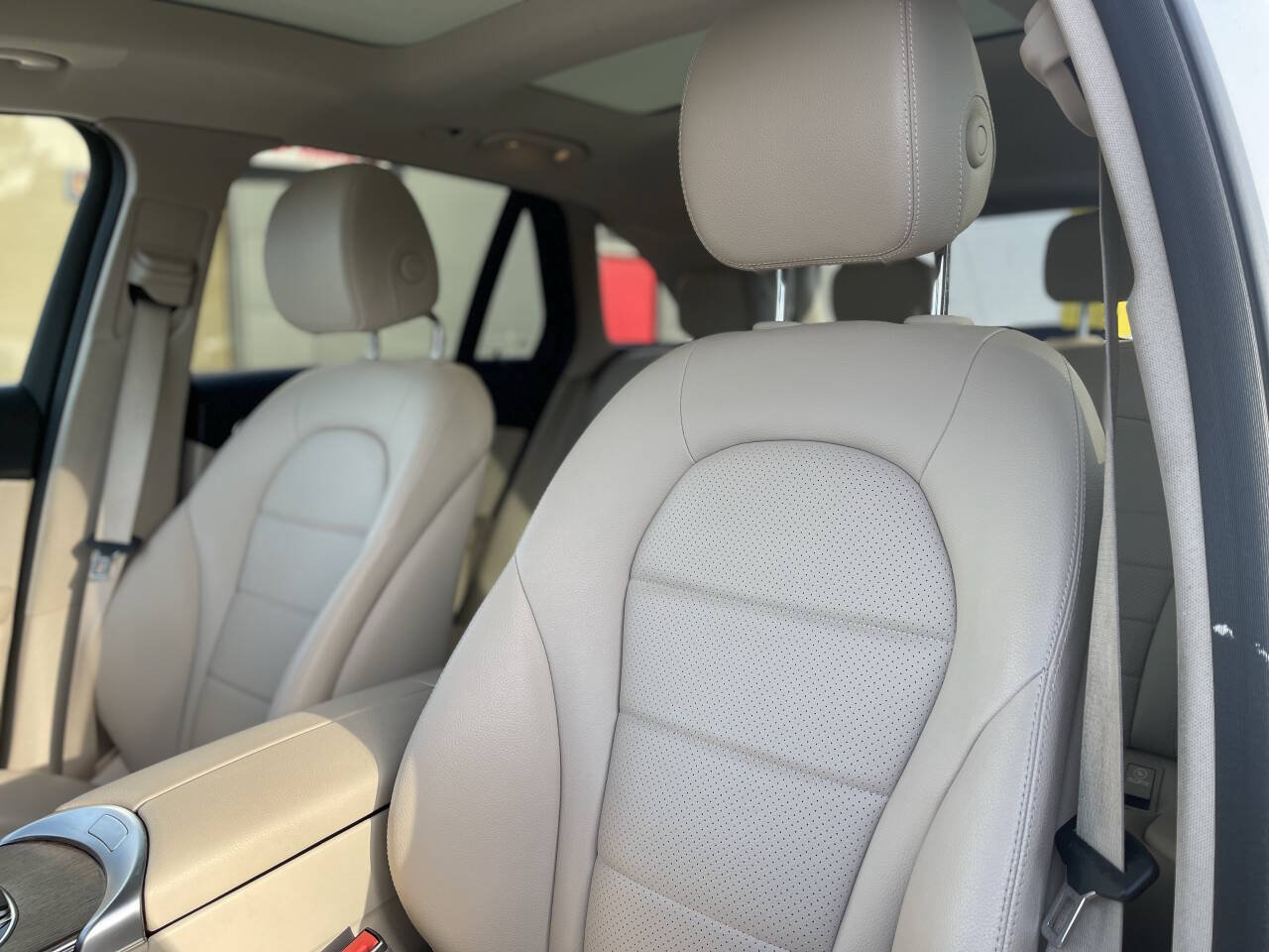 Used 2020 Mercedes-Benz GLC 350e 4MATIC w/ Parking Assistance Package image 18