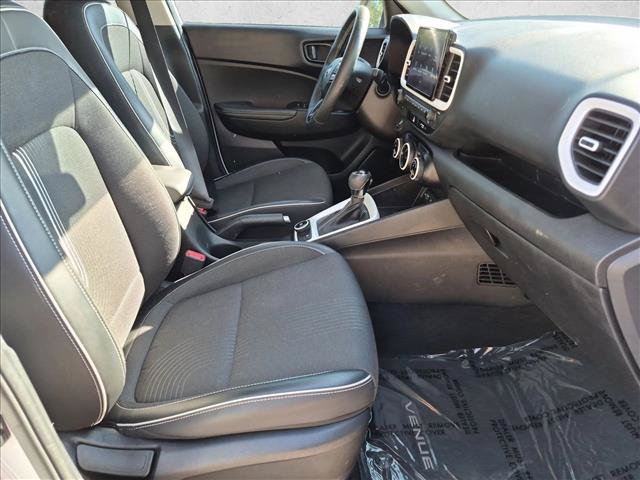 Used 2022 Hyundai Venue Limited FWD image 21