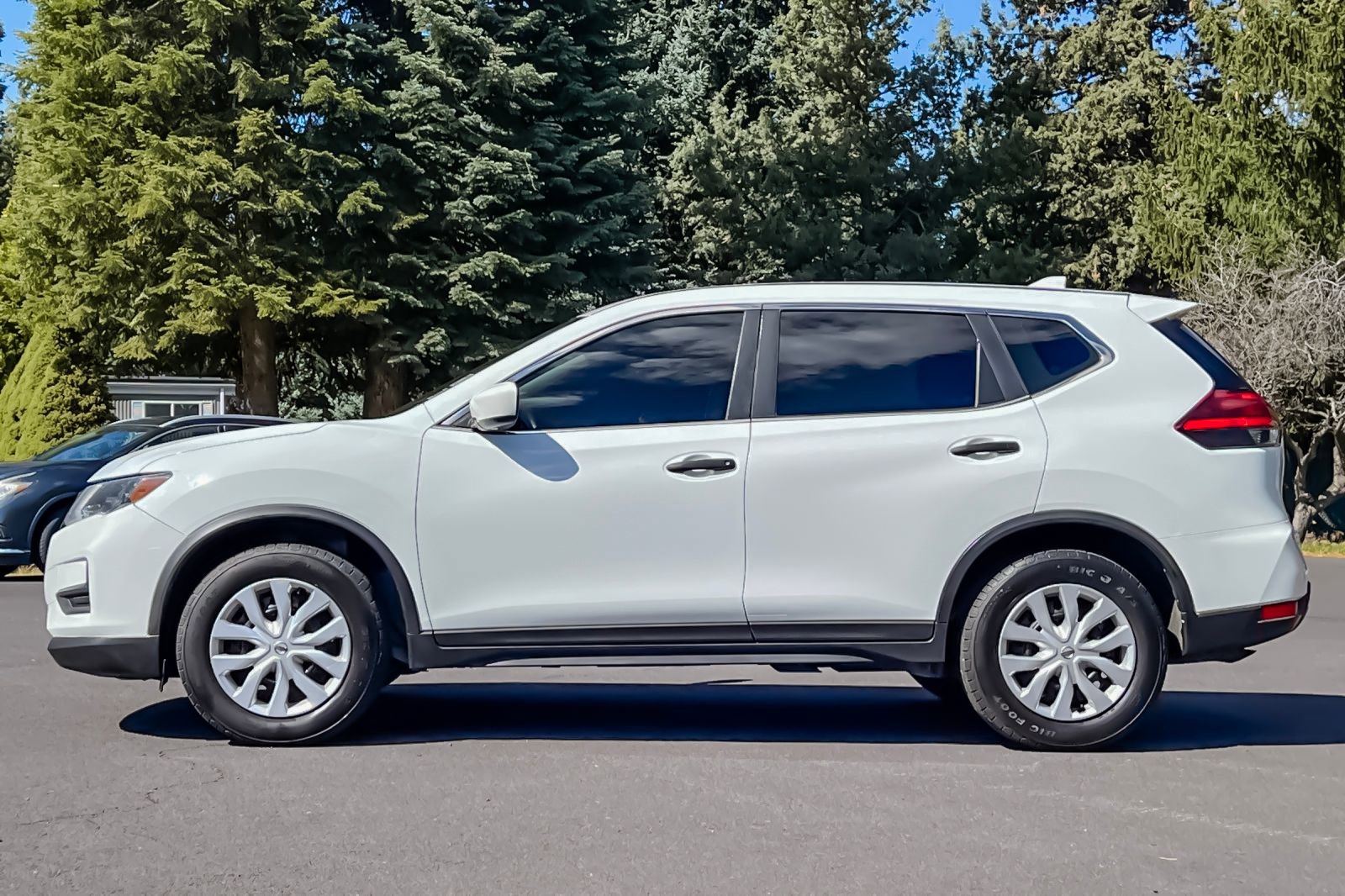 Used 2017 Nissan Rogue S image 8