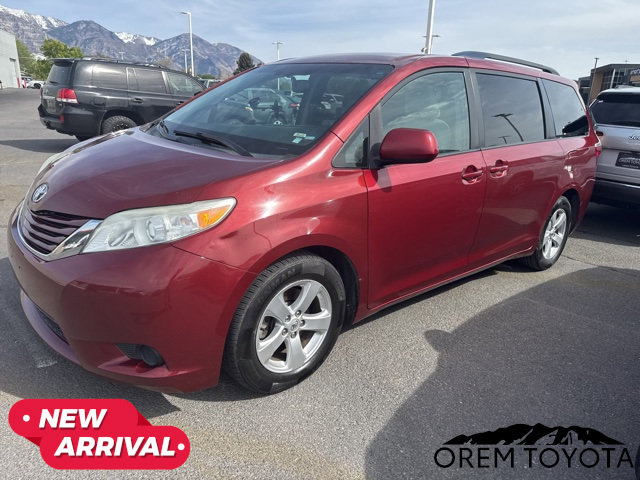 Used 2015 Toyota Sienna LE image 12