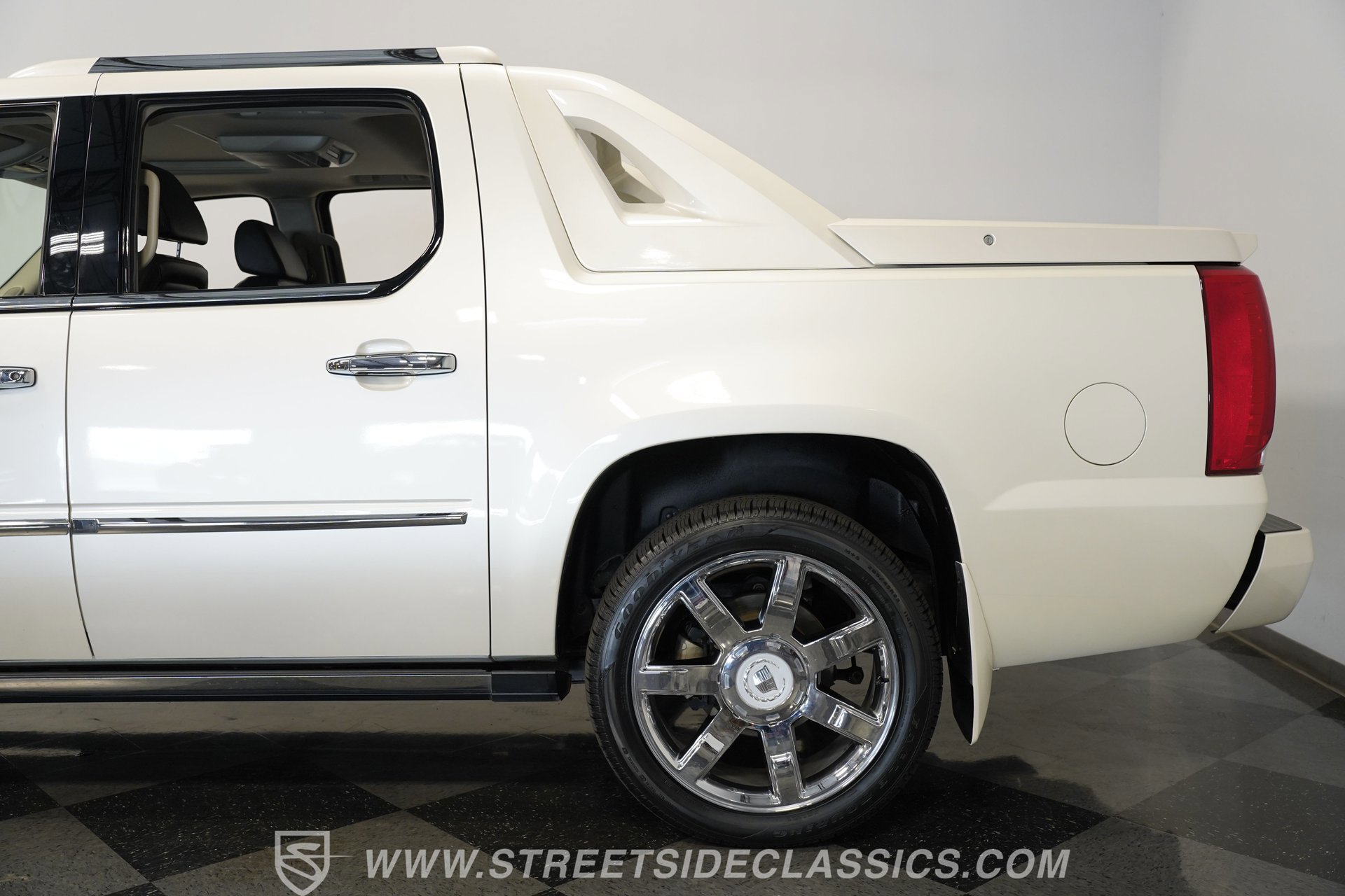Used 2009 Cadillac Escalade EXT image 26