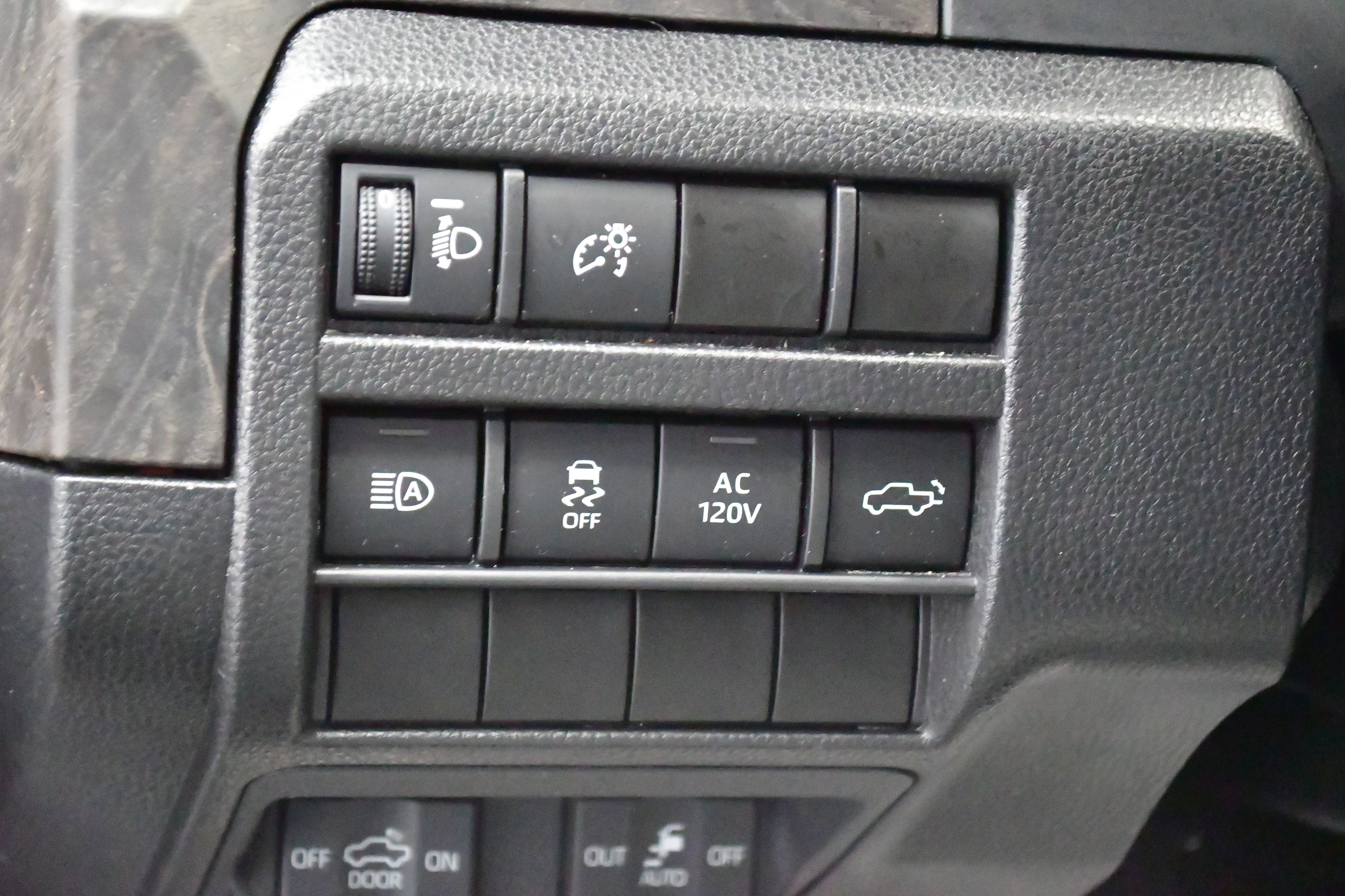 Used 2024 Toyota Tacoma Limited w/ Limited Package (LT) image 28