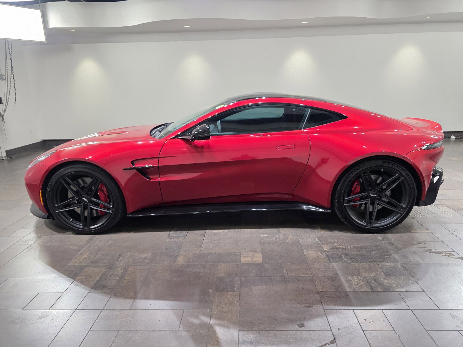 Used 2025 Aston Martin V8 Vantage Coupe image 21