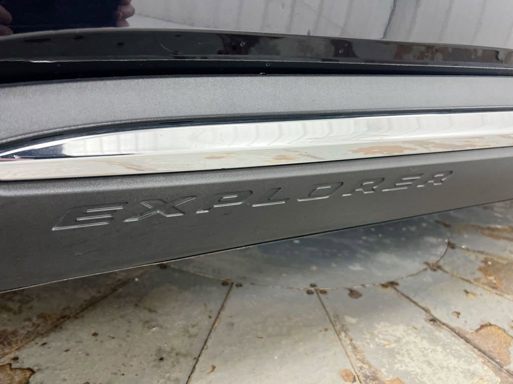 Used 2020 Ford Explorer XLT w/ Comfort Package image 26