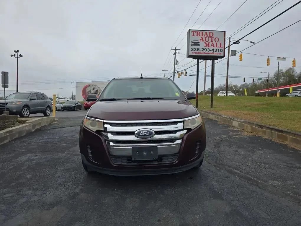 Used 2011 Ford Edge SE FWD image 2