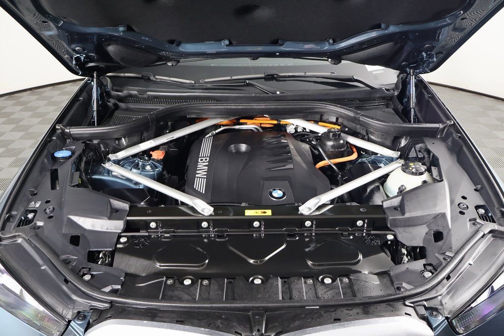 Used 2025 BMW X5 xDrive50e w/ Parking Assistance Package image 15