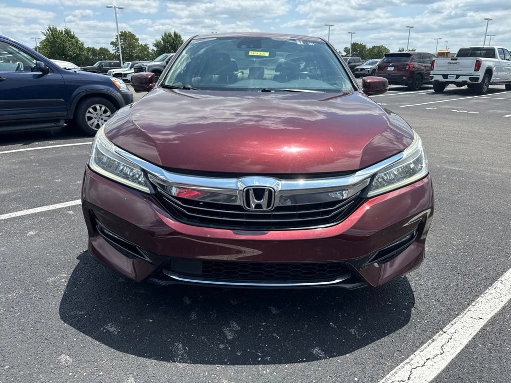 Used 2017 Honda Accord Touring image 2