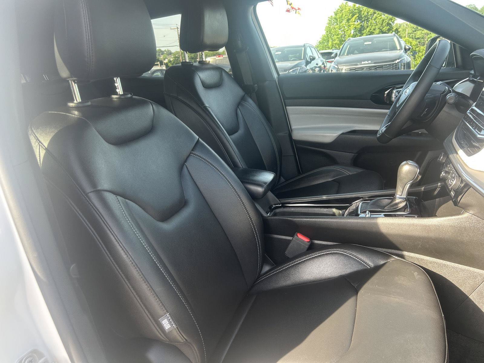 Used 2025 Jeep Compass Limited AWD/4WD image 8