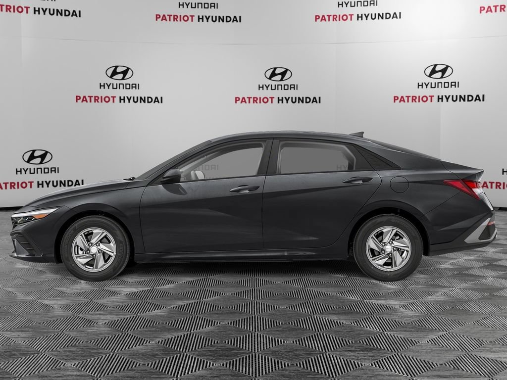 New 2026 Hyundai Elantra SE FWD image 3
