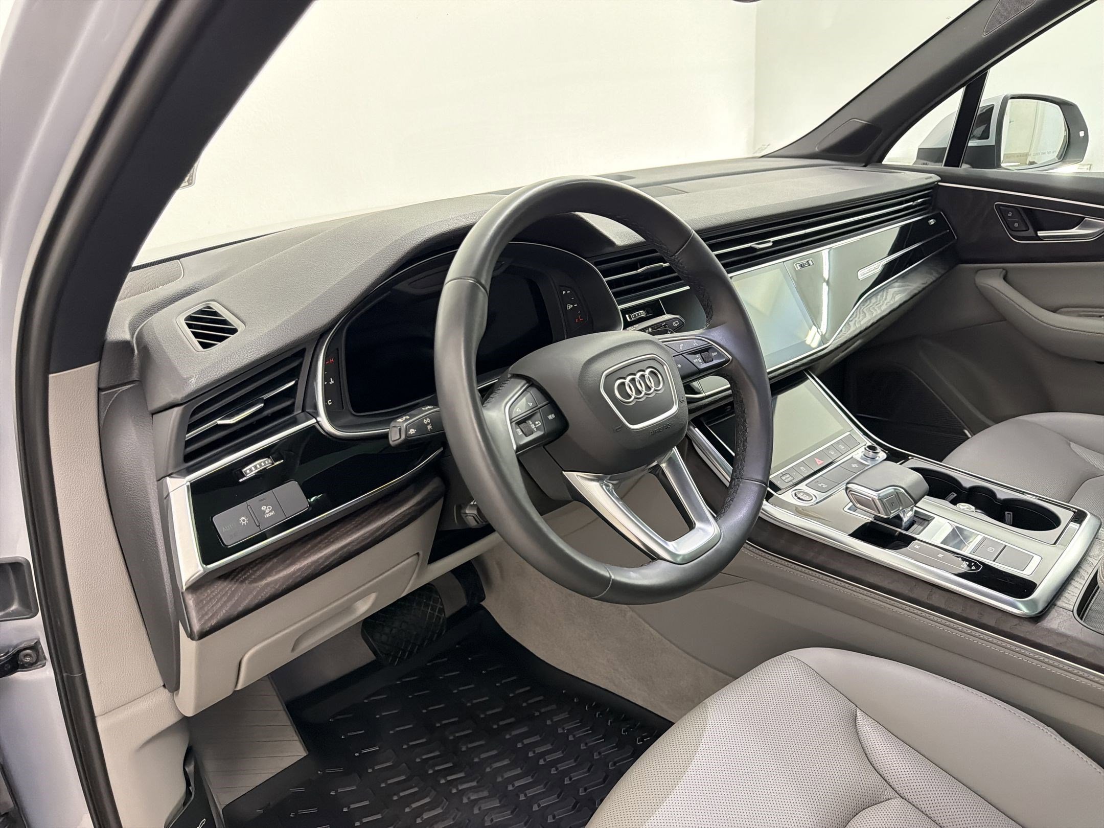 Used 2021 Audi Q7 3.0T Premium Plus AWD/4WD image 4