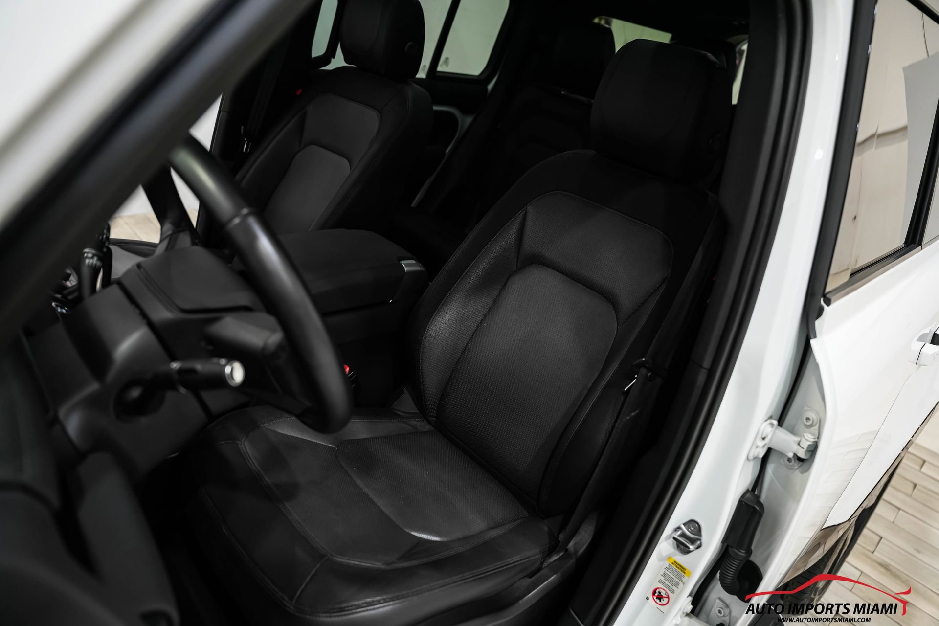 Used 2023 Land Rover Defender 130 X-Dynamic SE image 38