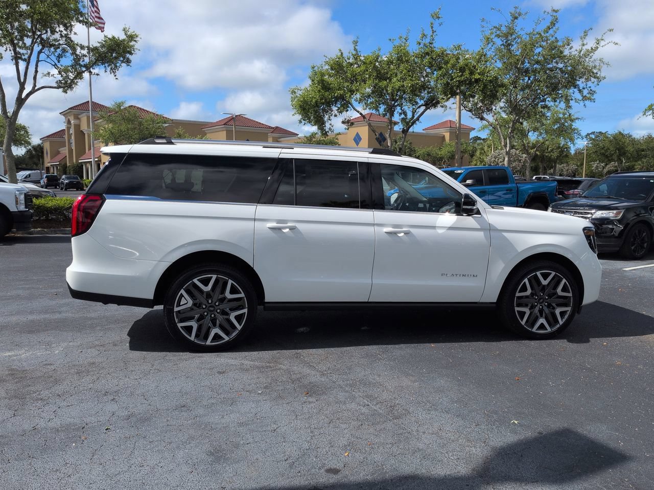 New 2026 Ford Expedition Max Platinum w/ Platinum Ultimate Package AWD/4WD image 3