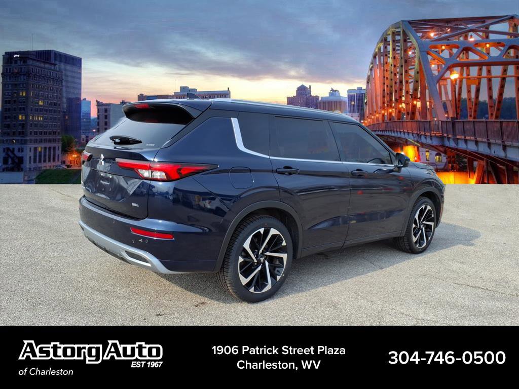 Used 2022 Mitsubishi Outlander SEL image 3