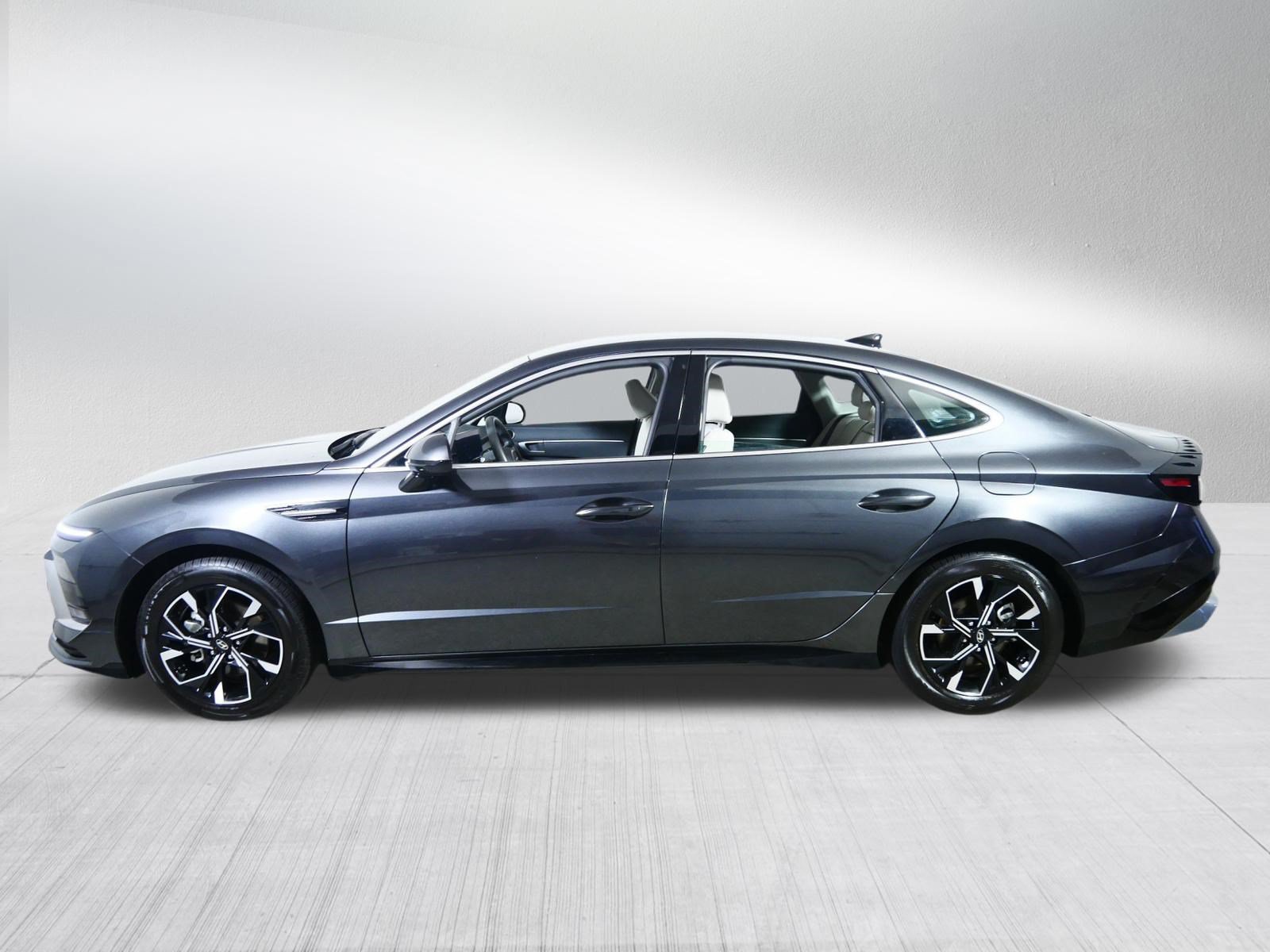 Used 2025 Hyundai Sonata SEL FWD image 4