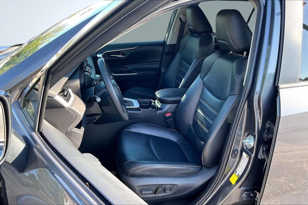 Used 2020 Toyota RAV4 XLE Premium FWD image 22