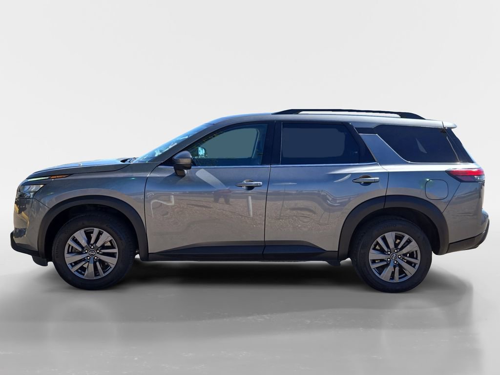Used 2024 Nissan Pathfinder SV image 2