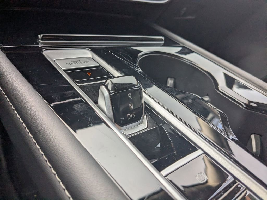 Used 2025 Volkswagen Atlas SE image 18