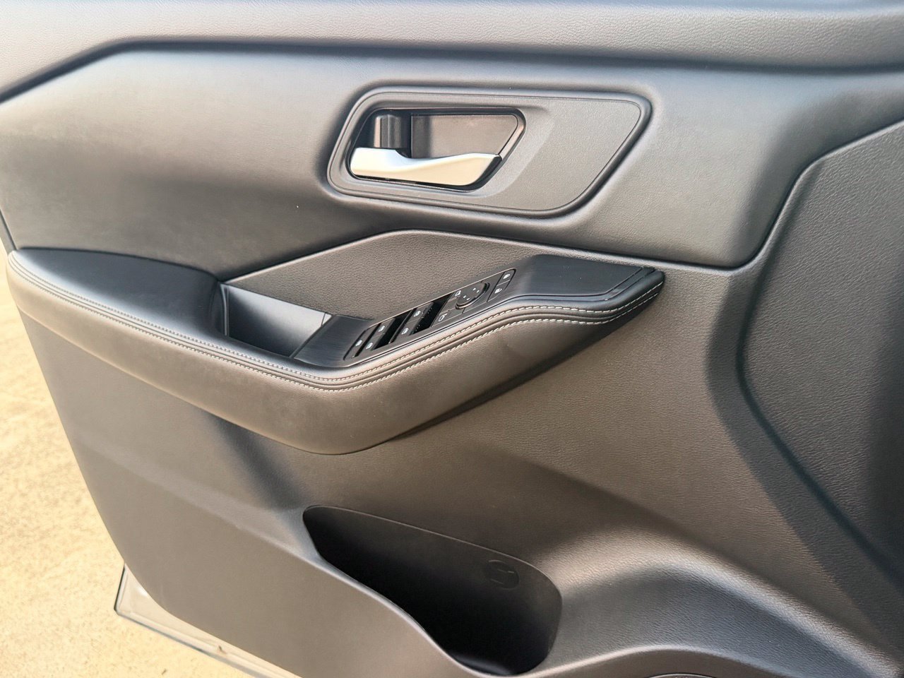 Certified 2025 Nissan Rogue SV FWD image 26