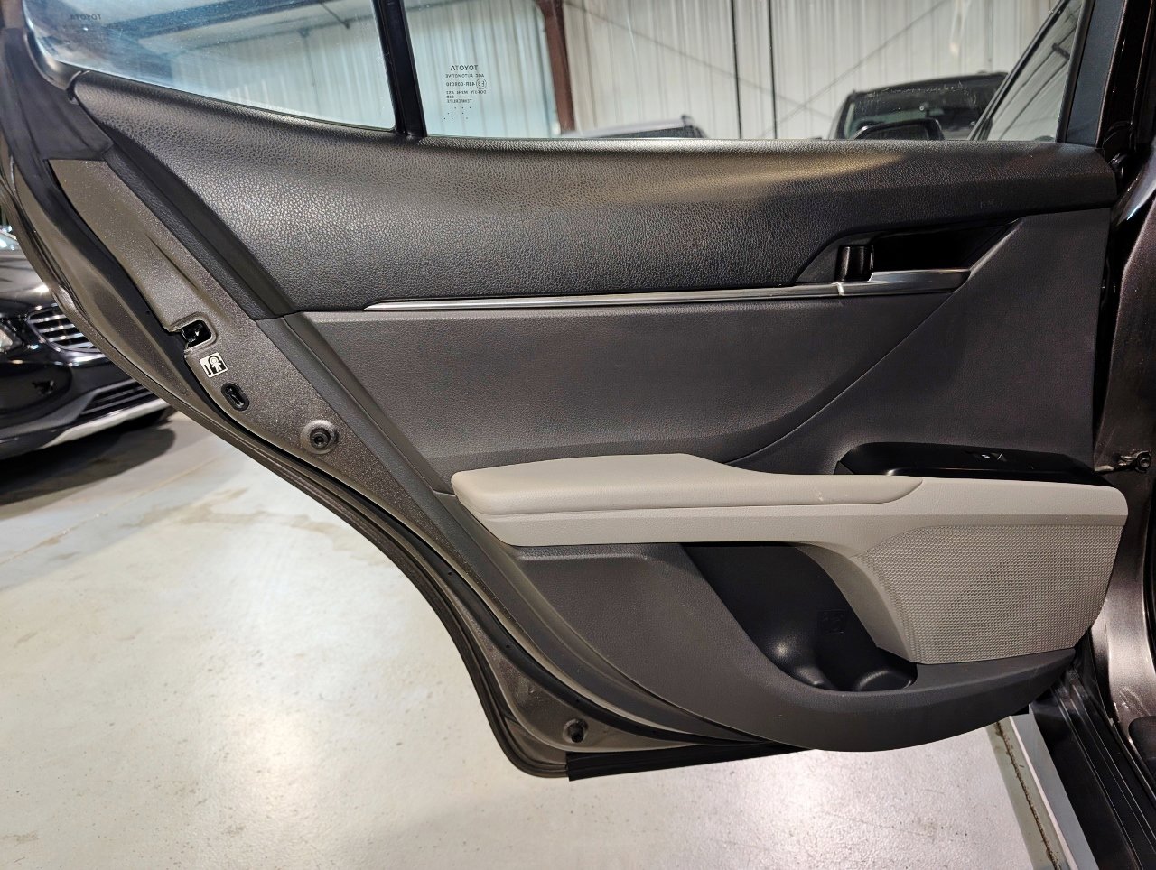 Used 2018 Toyota Camry LE image 18