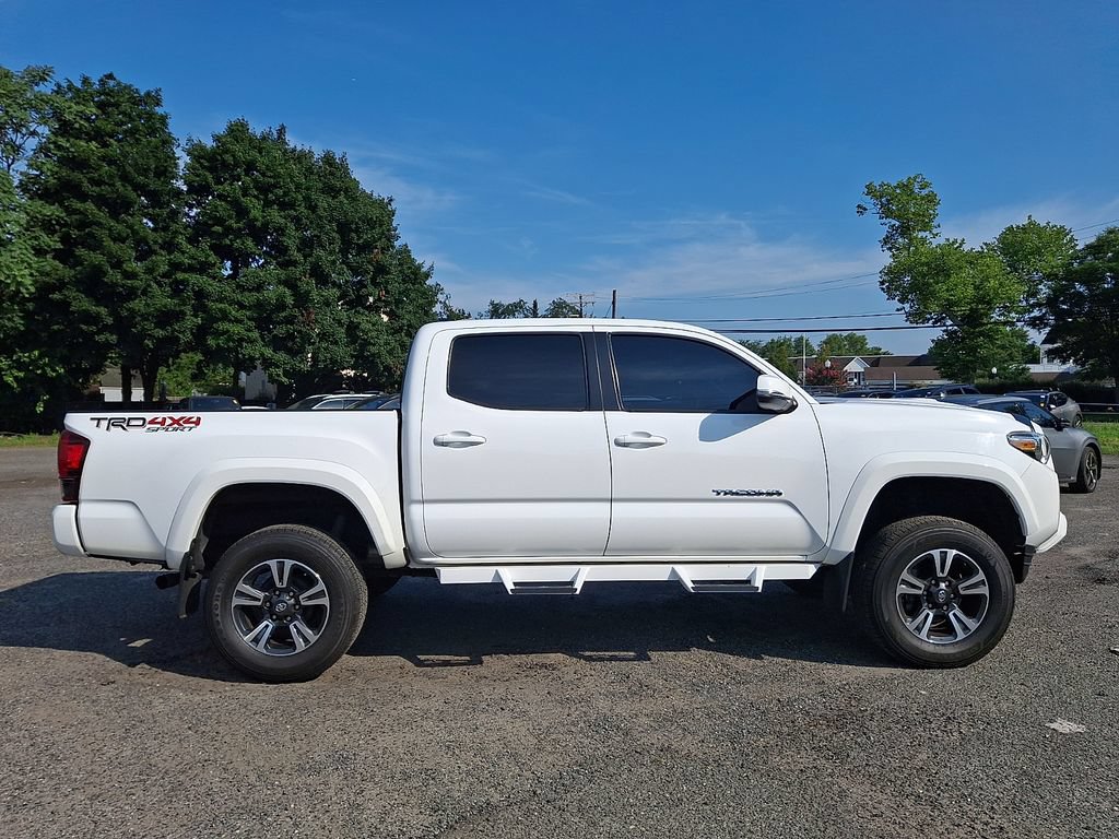Used 2019 Toyota Tacoma TRD Sport AWD/4WD image 7