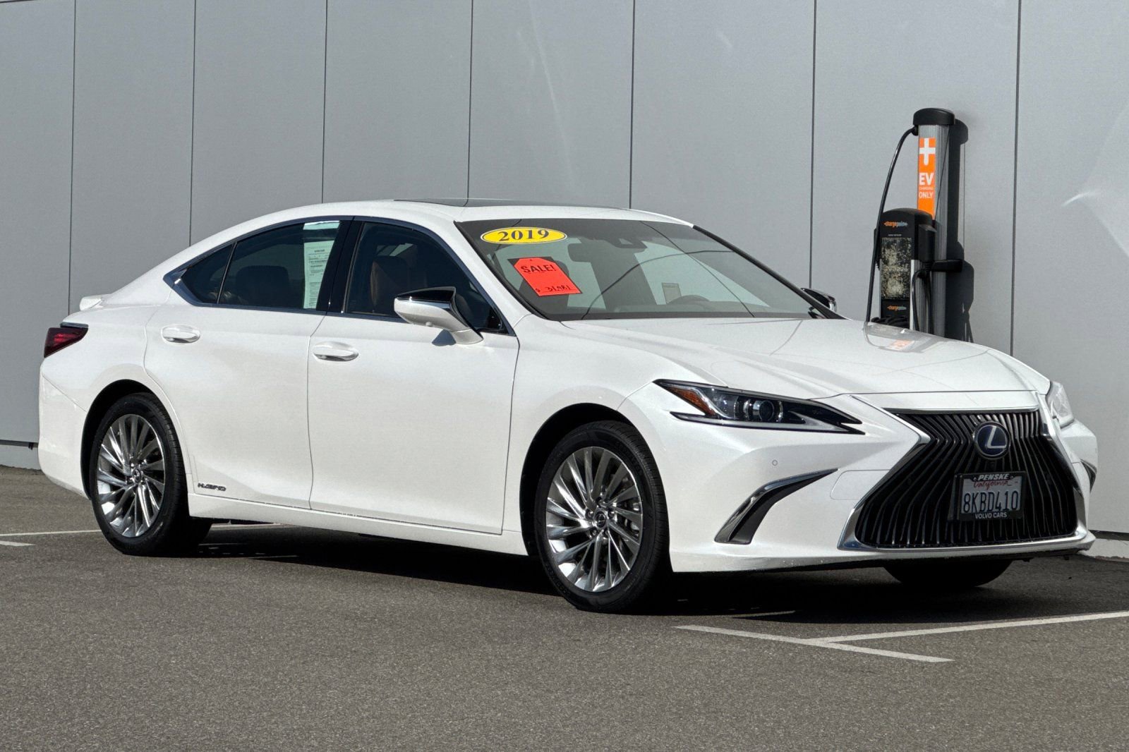 Used 2019 Lexus ES 300h w/ Accessory Package 2 image 7